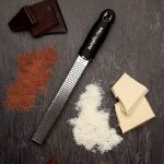 MICROPLANE - PREMIUM CLASSIC SERIES ZESTER - CHEESE GRATER LONG HANDLE BLACK 32.5 x 3.5 x 3 CM - Image 2