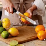 MICROPLANE - PREMIUM CLASSIC SERIES ZESTER - CHEESE GRATER LONG HANDLE BLACK 32.5 x 3.5 x 3 CM - Image 4