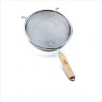 TC - DOUBLE MESH STRAINER WITH WOODEN HANDLE 20.5 CM