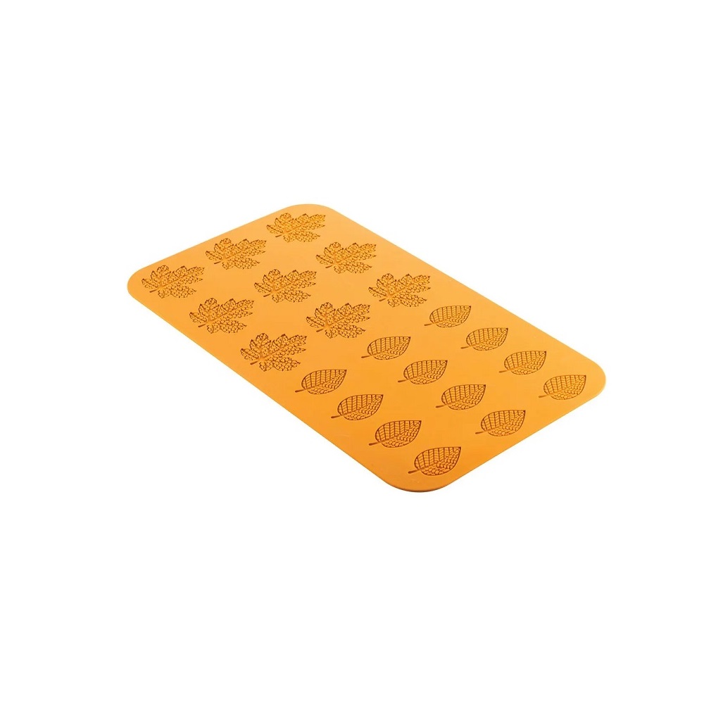 33.301.36.0065.jpg SILIKOMART - SILICONE MOULD N.21 WOOD LEAVES 71 x 69 MM + 60 x 37 MM H: 2 MM - Image 1