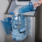 SAN JAMAR - ICE SCOOP WITH WALL HOLDER 2.5 LT SI9000EUR - Image 2