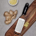 MICROPLANE - PREMIUM CLASSIC SERIES ZESTER RIBBON GRATER WIDE HANDLE BLACK 31.2 x 7.5 x 3 CM - Image 2