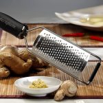 MICROPLANE - PREMIUM CLASSIC SERIES ZESTER RIBBON GRATER WIDE HANDLE BLACK 31.2 x 7.5 x 3 CM - Image 3