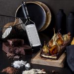MICROPLANE - PREMIUM CLASSIC SERIES ZESTER RIBBON GRATER WIDE HANDLE BLACK 31.2 x 7.5 x 3 CM - Image 5