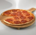LEONE - BAMBOO ROUND PIZZA BOARD WITH HANDLE 35 x 47 x 2.5 CM - Image 2