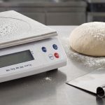 LT - ST/ST ELECTRONIC SCALE WITH TRAY 12 KG / 1 G NO ADAPTOR - Image 2